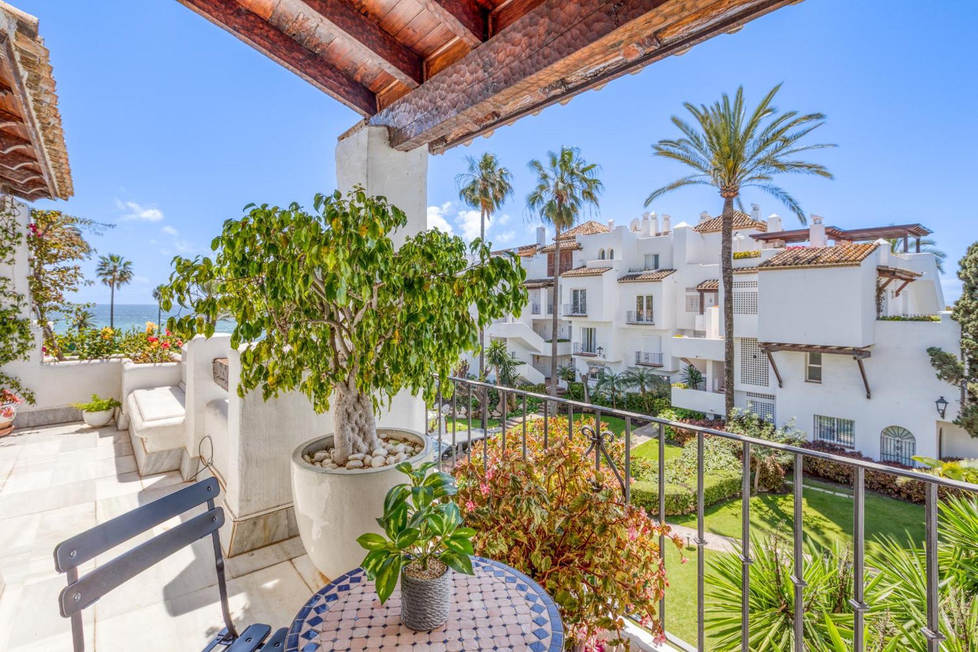 Hanami Alcazaba Duplex Sea View Apartment Estepona